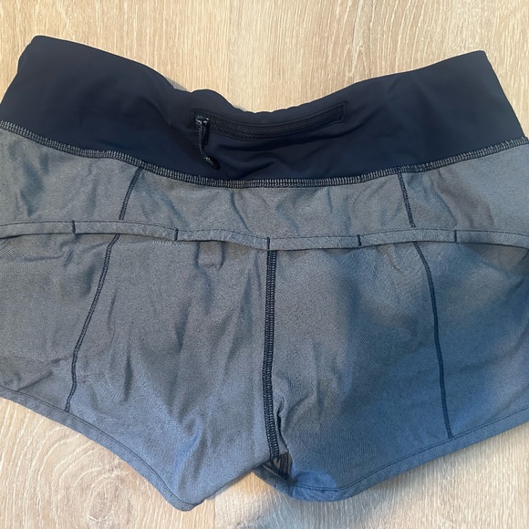 Lululemon Speed Shorts Black Gray Size 4 - Picture 2 of 2